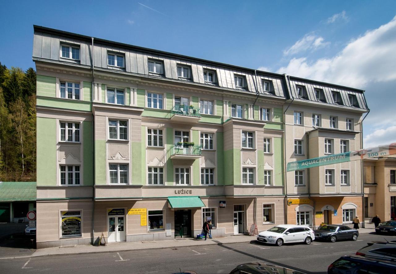 Hotel Luzice ヤーヒモフ エクステリア 写真