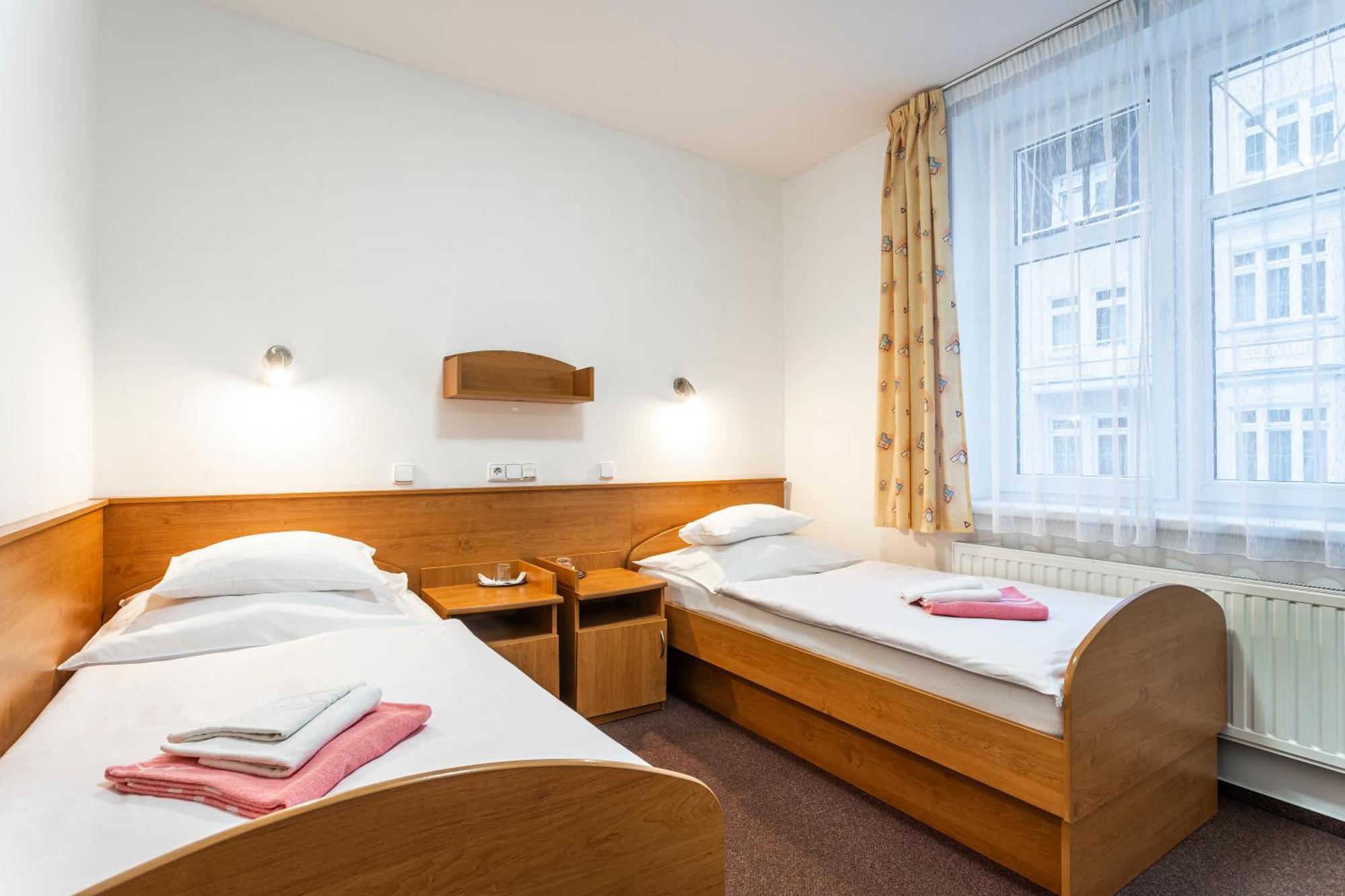 Hotel Luzice ヤーヒモフ エクステリア 写真